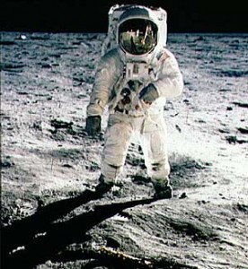 buzzonmoon2-276x300 Neil Amstrong represented the victory of the United States on the race to the space, 1969.